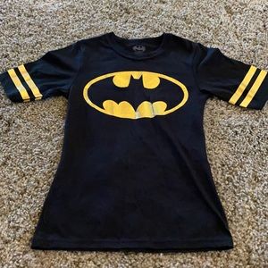 Size small juniors Batman shirt